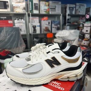 New Balance 2002R Big Kid 'White Black Gold' Size 7 No box
